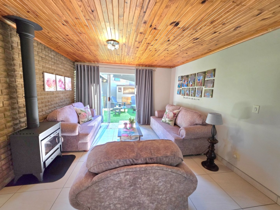 5 Bedroom Property for Sale in La Provance Free State